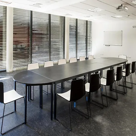 Adonis Single アパート *